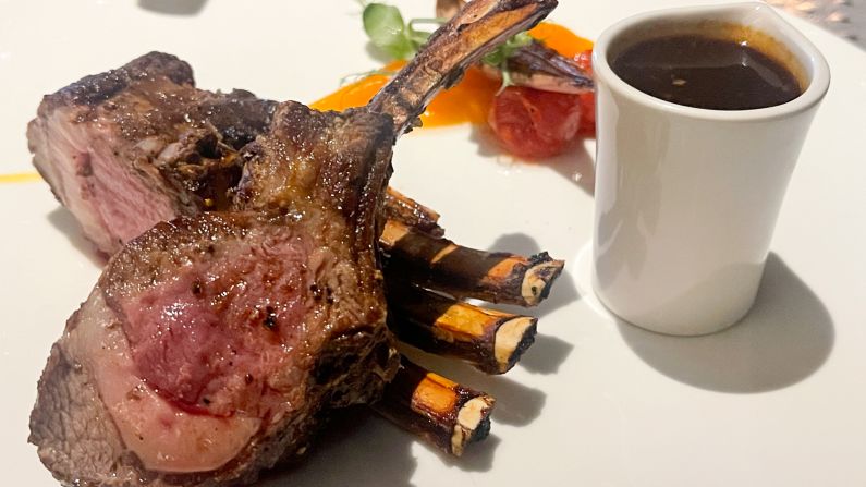 Turtle Bay Bar & Grill: The grill at Turtle Bay is home to quality cuts including grain-fed Australian lamb rack and USDA prime Angus.