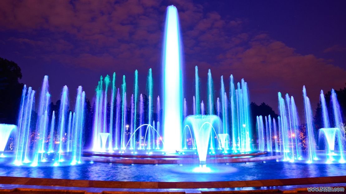 The Musical Fountain -- one of the island's most popular attractions.