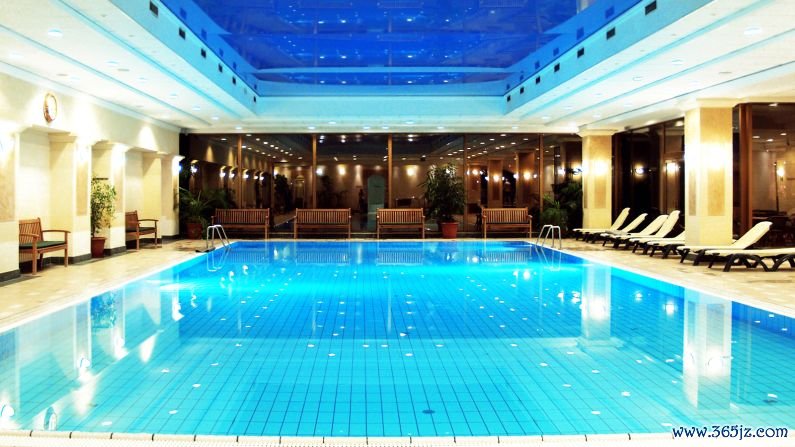 Spas and thermal baths: The Danubius Health Spa Resort Margitsziget sources water from three natural springs for its indoor and outdoor swimming pool.