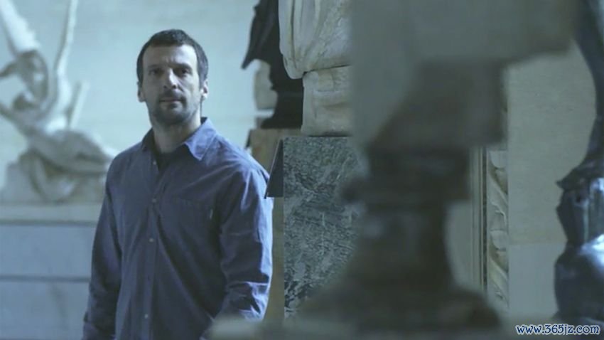 visit the louvre with Mathieu Kassovitz