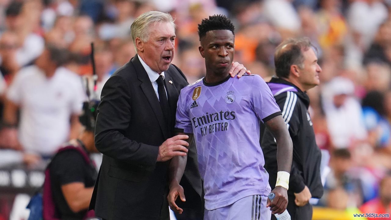 VALENCIA, SPAIN - MAY 21: Carlo Ancelotti, Head Coach of Real Madrid, interacts with Vinicius Junior of Real Madrid during the LaLiga Santander match between Valencia CF and Real Madrid CF at Estadio Mestalla on May 21, 2023 in Valencia, Spain. (Photo by Aitor Alcalde/Getty Images)