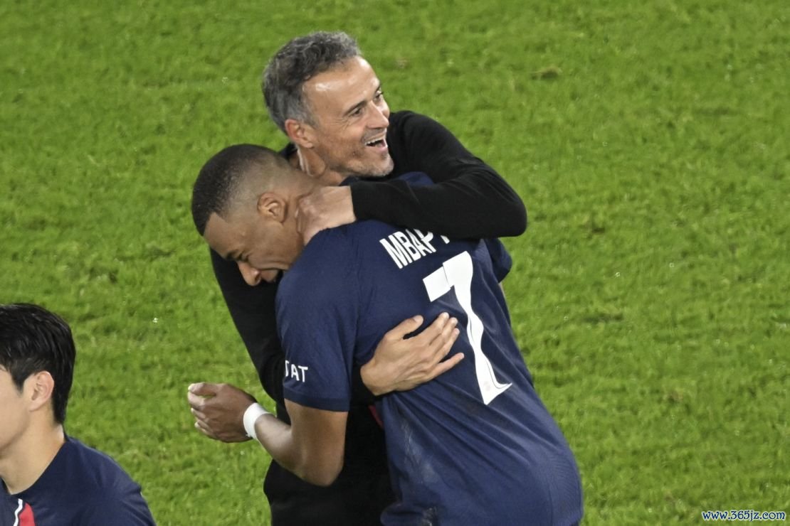 Mbappé celebrates with PSG head coach Luis Enrique after PSG defeated AC Milan in the Champions League.